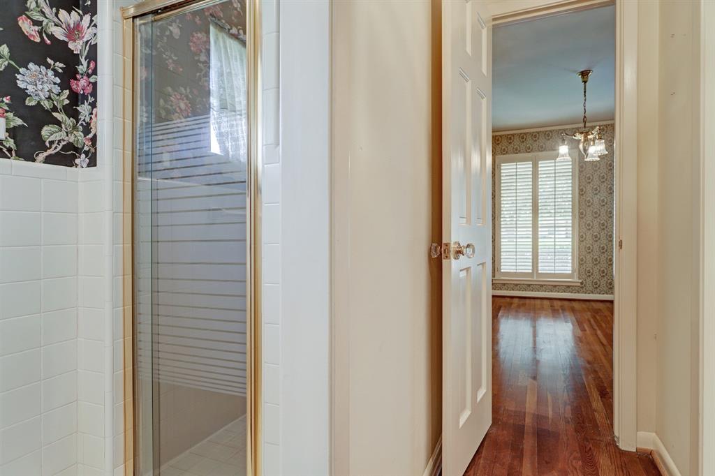 6206 1 Holly Springs Drive, Houston, Texas 77057, 3 Bedrooms Bedrooms, 12 Rooms Rooms,2 BathroomsBathrooms,Single-family,For Sale,Holly Springs,53225652