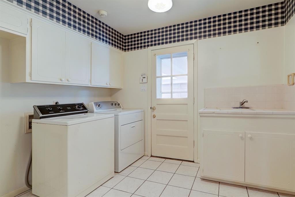 6206 1 Holly Springs Drive, Houston, Texas 77057, 3 Bedrooms Bedrooms, 12 Rooms Rooms,2 BathroomsBathrooms,Single-family,For Sale,Holly Springs,53225652