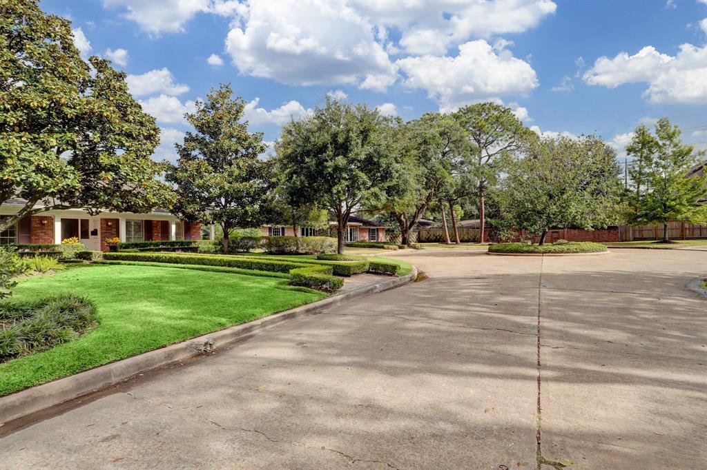 6206 1 Holly Springs Drive, Houston, Texas 77057, 3 Bedrooms Bedrooms, 12 Rooms Rooms,2 BathroomsBathrooms,Single-family,For Sale,Holly Springs,53225652