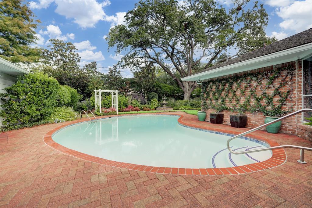 6206 1 Holly Springs Drive, Houston, Texas 77057, 3 Bedrooms Bedrooms, 12 Rooms Rooms,2 BathroomsBathrooms,Single-family,For Sale,Holly Springs,53225652