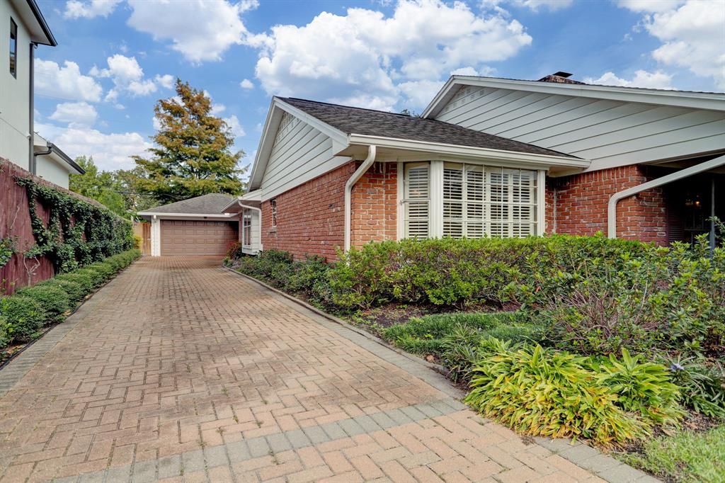 6206 1 Holly Springs Drive, Houston, Texas 77057, 3 Bedrooms Bedrooms, 12 Rooms Rooms,2 BathroomsBathrooms,Single-family,For Sale,Holly Springs,53225652