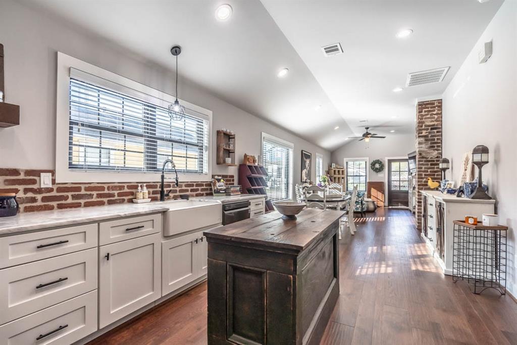 844 1 24th Street, Houston, Texas 77009, 3 Bedrooms Bedrooms, 5 Rooms Rooms,2 BathroomsBathrooms,Single-family,For Sale,24th,78935984