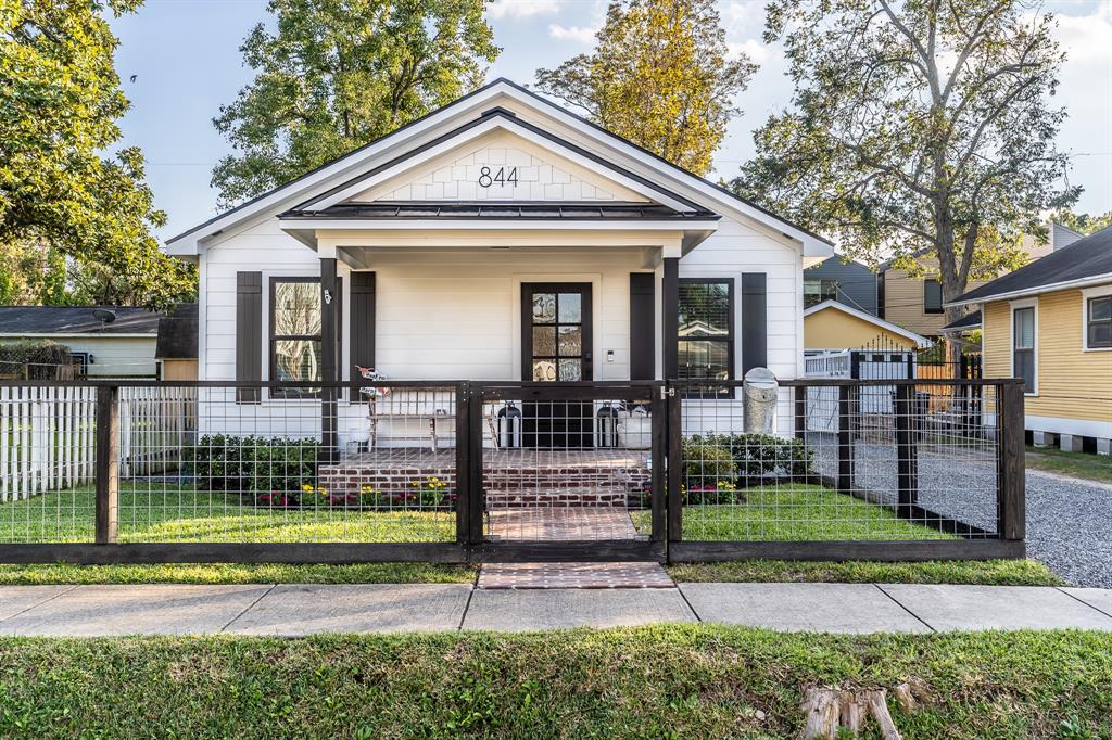 844 1 24th Street, Houston, Texas 77009, 3 Bedrooms Bedrooms, 5 Rooms Rooms,2 BathroomsBathrooms,Single-family,For Sale,24th,78935984