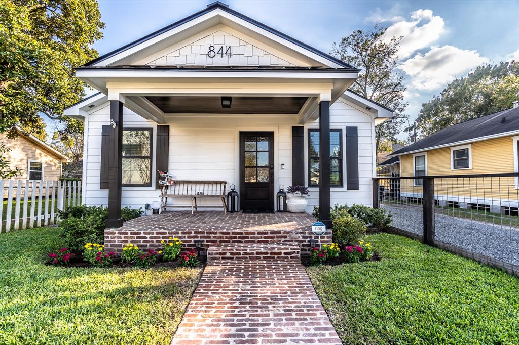 844 1 24th Street, Houston, Texas 77009, 3 Bedrooms Bedrooms, 5 Rooms Rooms,2 BathroomsBathrooms,Single-family,For Sale,24th,78935984