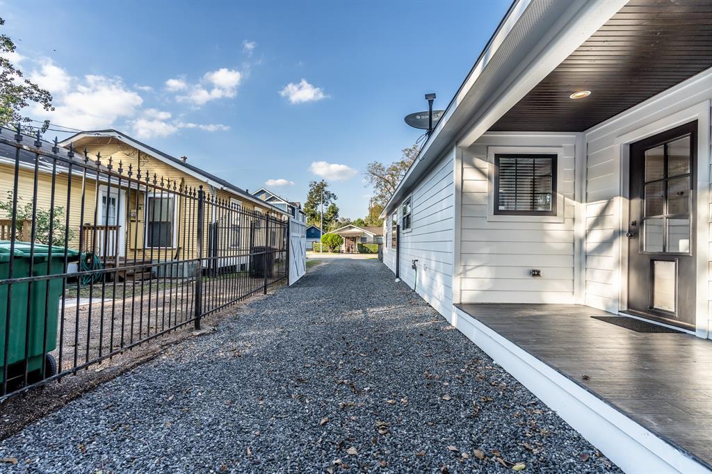 844 1 24th Street, Houston, Texas 77009, 3 Bedrooms Bedrooms, 5 Rooms Rooms,2 BathroomsBathrooms,Single-family,For Sale,24th,78935984