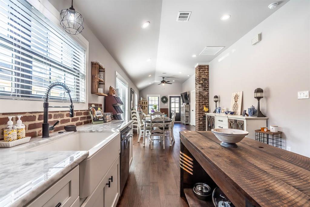 844 1 24th Street, Houston, Texas 77009, 3 Bedrooms Bedrooms, 5 Rooms Rooms,2 BathroomsBathrooms,Single-family,For Sale,24th,78935984
