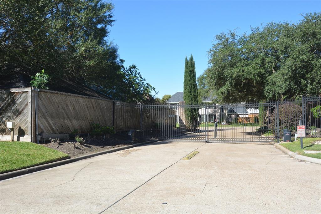 15763 2 Tanya Circle, Houston, Texas 77079, 4 Bedrooms Bedrooms, 8 Rooms Rooms,4 BathroomsBathrooms,Townhouse/condo,For Sale,Tanya,61230094