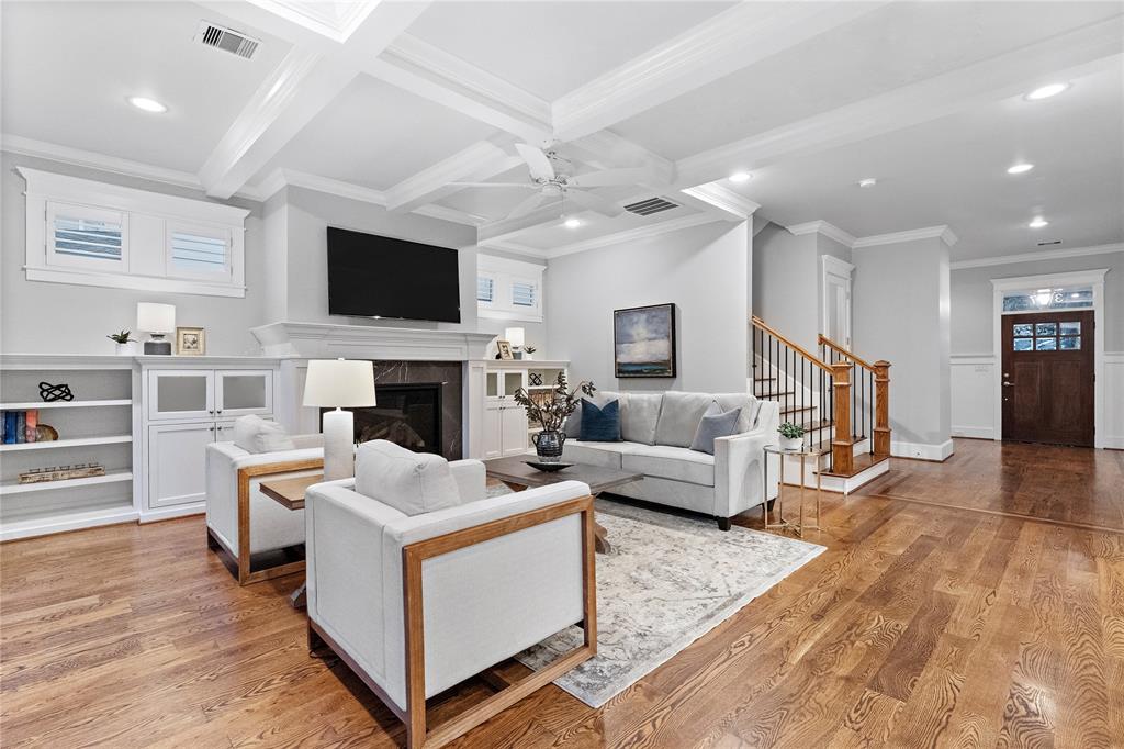 307 2 25th Street, Houston, Texas 77008, 4 Bedrooms Bedrooms, 8 Rooms Rooms,4 BathroomsBathrooms,Single-family,For Sale,25th,70071508