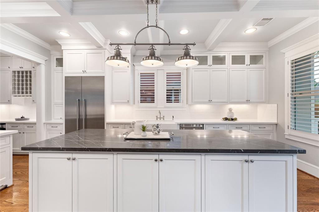 307 2 25th Street, Houston, Texas 77008, 4 Bedrooms Bedrooms, 8 Rooms Rooms,4 BathroomsBathrooms,Single-family,For Sale,25th,70071508