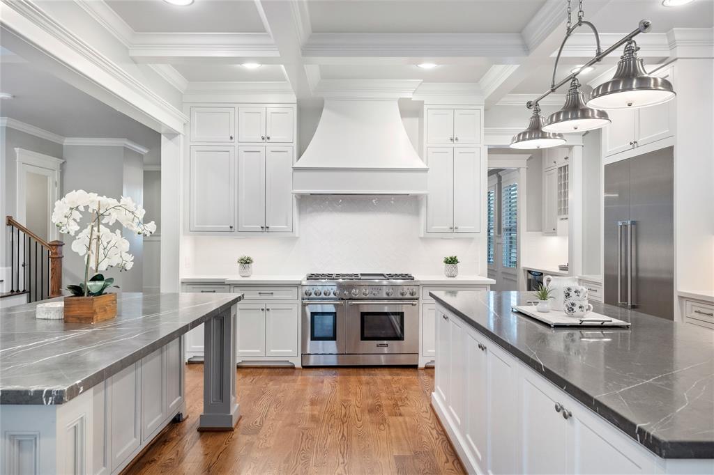 307 2 25th Street, Houston, Texas 77008, 4 Bedrooms Bedrooms, 8 Rooms Rooms,4 BathroomsBathrooms,Single-family,For Sale,25th,70071508