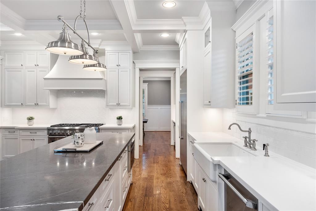 307 2 25th Street, Houston, Texas 77008, 4 Bedrooms Bedrooms, 8 Rooms Rooms,4 BathroomsBathrooms,Single-family,For Sale,25th,70071508
