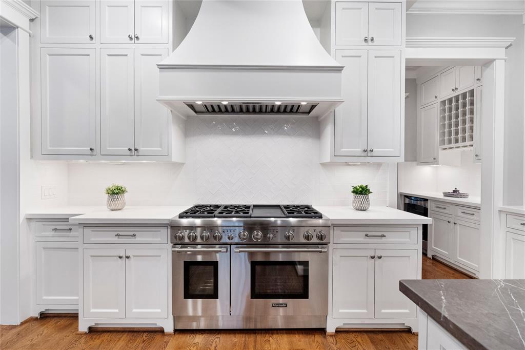 307 2 25th Street, Houston, Texas 77008, 4 Bedrooms Bedrooms, 8 Rooms Rooms,4 BathroomsBathrooms,Single-family,For Sale,25th,70071508