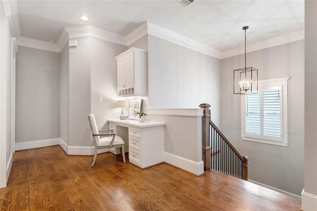 307 2 25th Street, Houston, Texas 77008, 4 Bedrooms Bedrooms, 8 Rooms Rooms,4 BathroomsBathrooms,Single-family,For Sale,25th,70071508