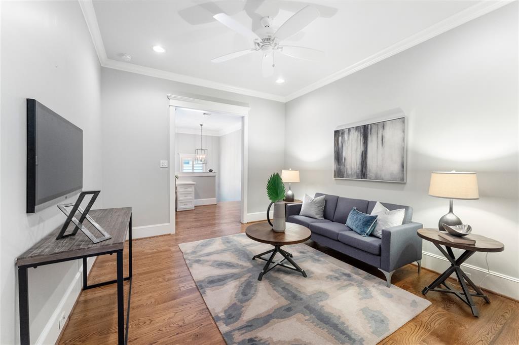 307 2 25th Street, Houston, Texas 77008, 4 Bedrooms Bedrooms, 8 Rooms Rooms,4 BathroomsBathrooms,Single-family,For Sale,25th,70071508