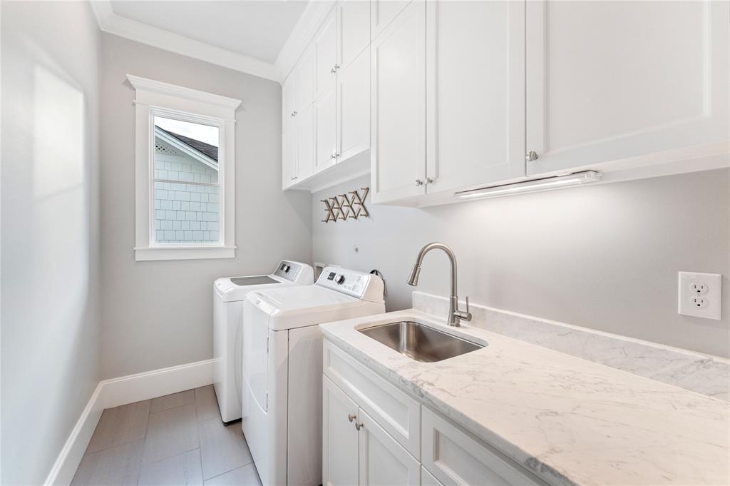 307 2 25th Street, Houston, Texas 77008, 4 Bedrooms Bedrooms, 8 Rooms Rooms,4 BathroomsBathrooms,Single-family,For Sale,25th,70071508