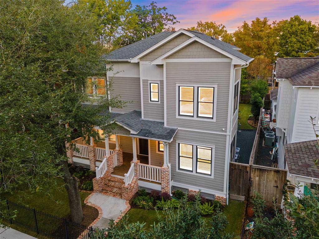 307 2 25th Street, Houston, Texas 77008, 4 Bedrooms Bedrooms, 8 Rooms Rooms,4 BathroomsBathrooms,Single-family,For Sale,25th,70071508