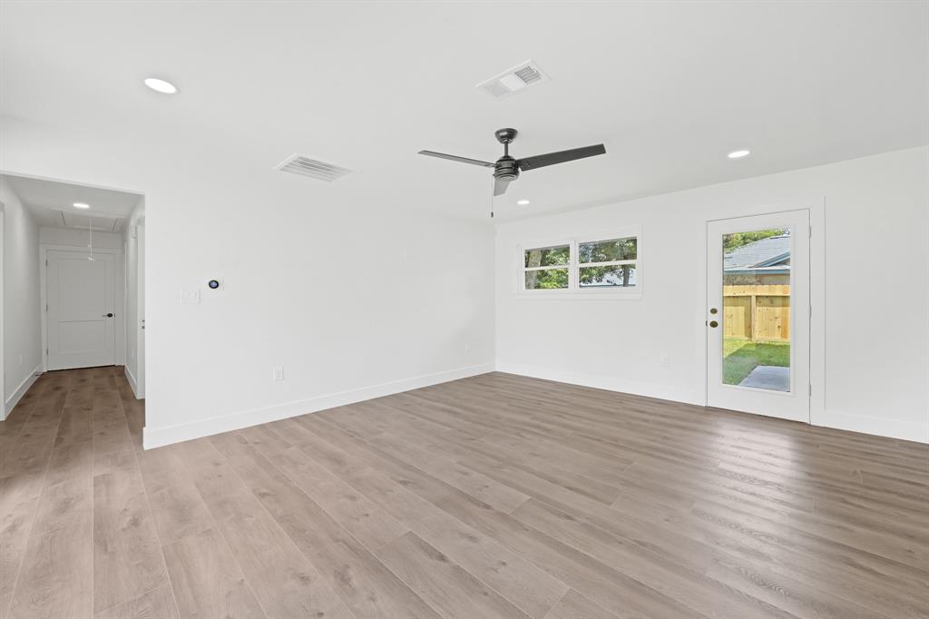 1211 1 Wisterwood Drive, Houston, Texas 77043, 3 Bedrooms Bedrooms, 3 Rooms Rooms,2 BathroomsBathrooms,Single-family,For Sale,Wisterwood,57840932