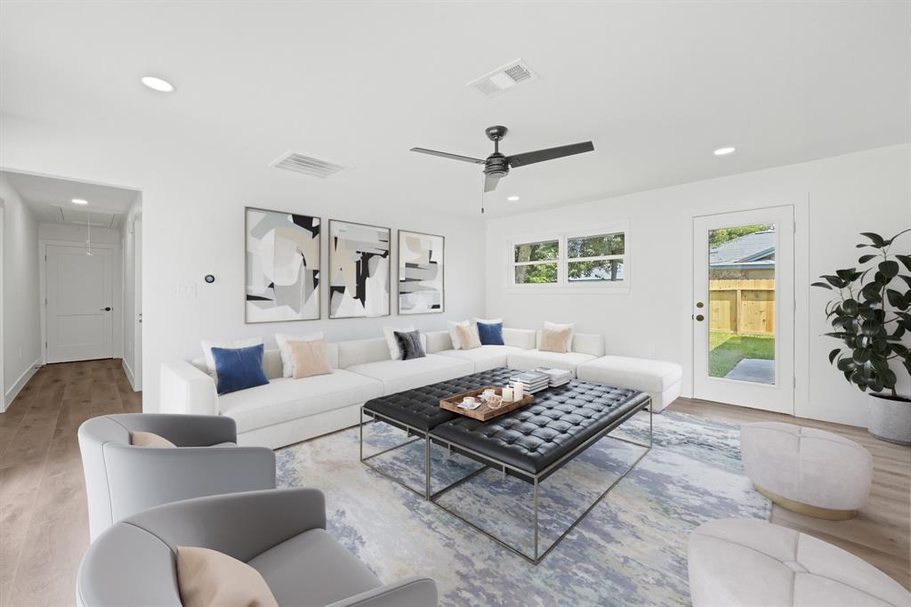 1211 1 Wisterwood Drive, Houston, Texas 77043, 3 Bedrooms Bedrooms, 3 Rooms Rooms,2 BathroomsBathrooms,Single-family,For Sale,Wisterwood,57840932