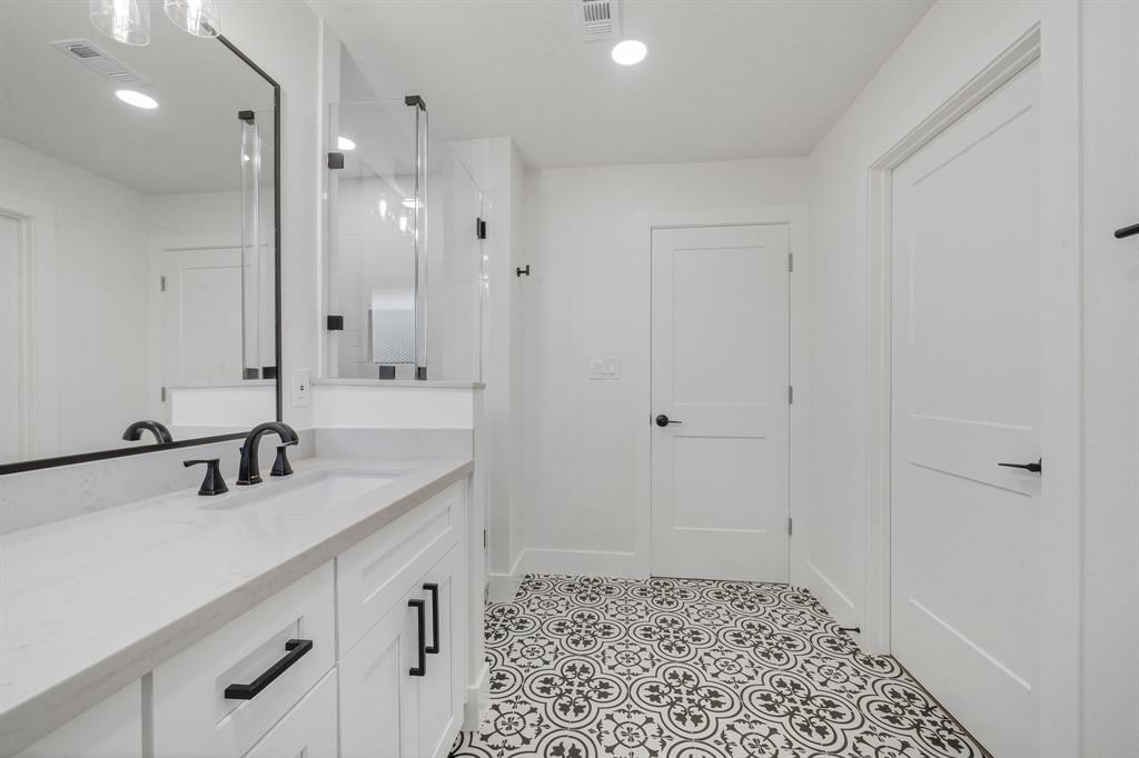 1211 1 Wisterwood Drive, Houston, Texas 77043, 3 Bedrooms Bedrooms, 3 Rooms Rooms,2 BathroomsBathrooms,Single-family,For Sale,Wisterwood,57840932