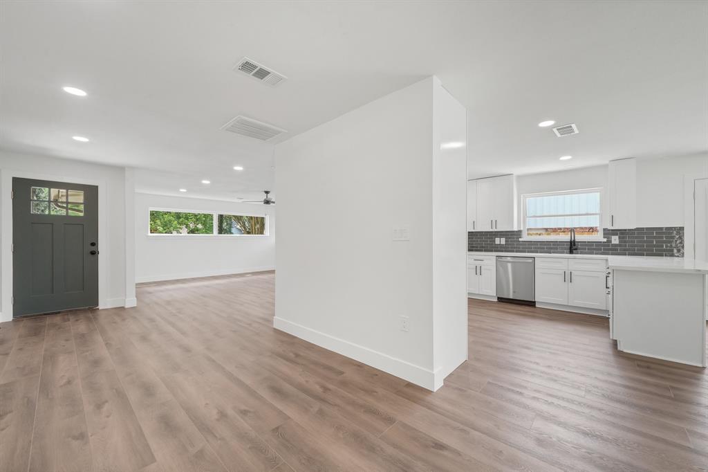 1211 1 Wisterwood Drive, Houston, Texas 77043, 3 Bedrooms Bedrooms, 3 Rooms Rooms,2 BathroomsBathrooms,Single-family,For Sale,Wisterwood,57840932