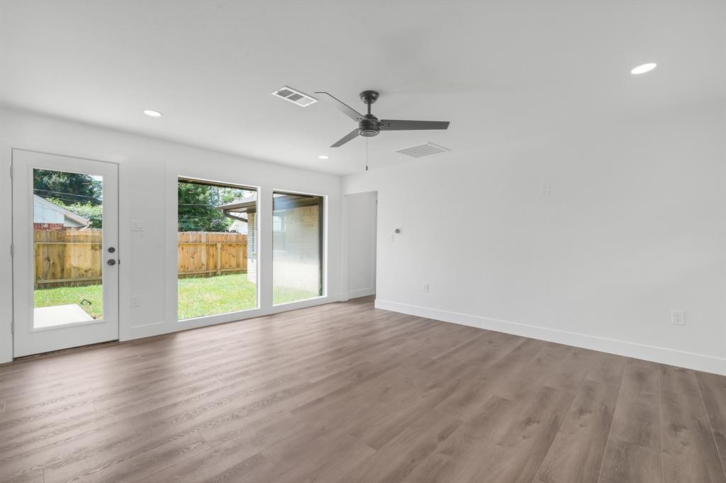 1211 1 Wisterwood Drive, Houston, Texas 77043, 3 Bedrooms Bedrooms, 3 Rooms Rooms,2 BathroomsBathrooms,Single-family,For Sale,Wisterwood,57840932
