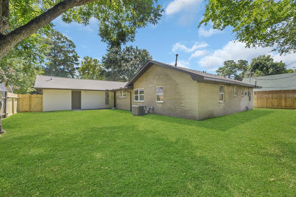 1211 1 Wisterwood Drive, Houston, Texas 77043, 3 Bedrooms Bedrooms, 3 Rooms Rooms,2 BathroomsBathrooms,Single-family,For Sale,Wisterwood,57840932