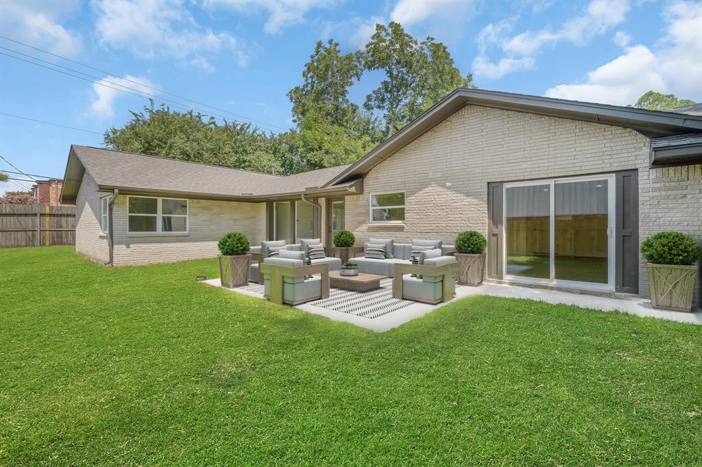 1211 1 Wisterwood Drive, Houston, Texas 77043, 3 Bedrooms Bedrooms, 3 Rooms Rooms,2 BathroomsBathrooms,Single-family,For Sale,Wisterwood,57840932