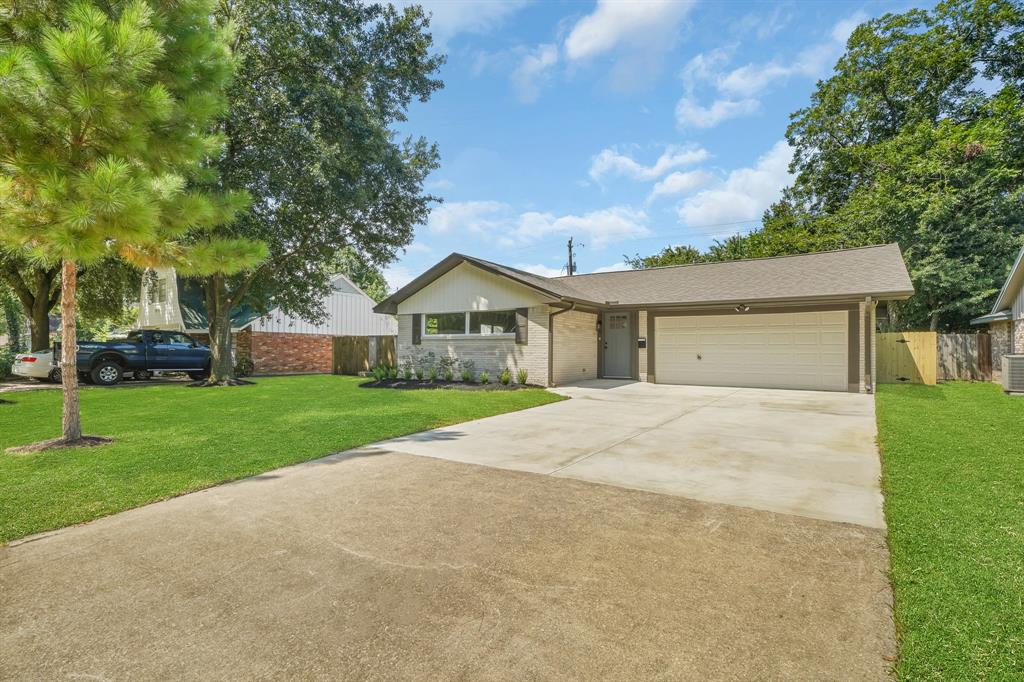1211 1 Wisterwood Drive, Houston, Texas 77043, 3 Bedrooms Bedrooms, 3 Rooms Rooms,2 BathroomsBathrooms,Single-family,For Sale,Wisterwood,57840932