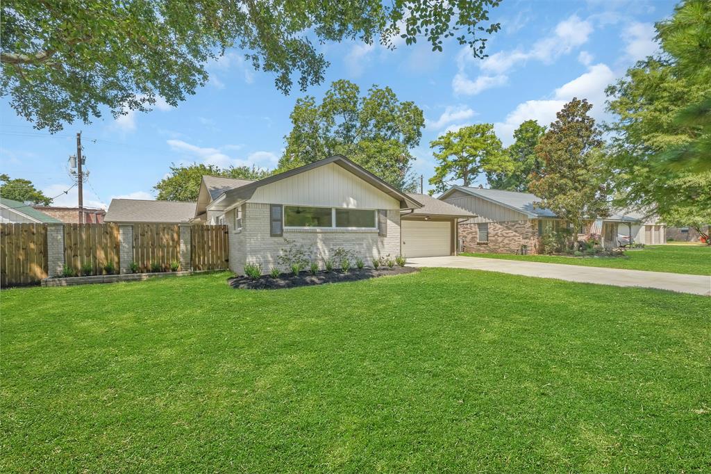 1211 1 Wisterwood Drive, Houston, Texas 77043, 3 Bedrooms Bedrooms, 3 Rooms Rooms,2 BathroomsBathrooms,Single-family,For Sale,Wisterwood,57840932