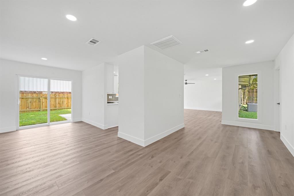 1211 1 Wisterwood Drive, Houston, Texas 77043, 3 Bedrooms Bedrooms, 3 Rooms Rooms,2 BathroomsBathrooms,Single-family,For Sale,Wisterwood,57840932