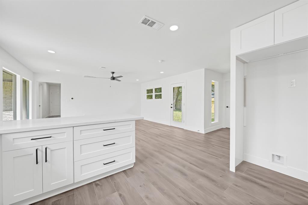 1211 1 Wisterwood Drive, Houston, Texas 77043, 3 Bedrooms Bedrooms, 3 Rooms Rooms,2 BathroomsBathrooms,Single-family,For Sale,Wisterwood,57840932