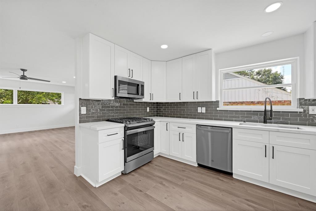 1211 1 Wisterwood Drive, Houston, Texas 77043, 3 Bedrooms Bedrooms, 3 Rooms Rooms,2 BathroomsBathrooms,Single-family,For Sale,Wisterwood,57840932