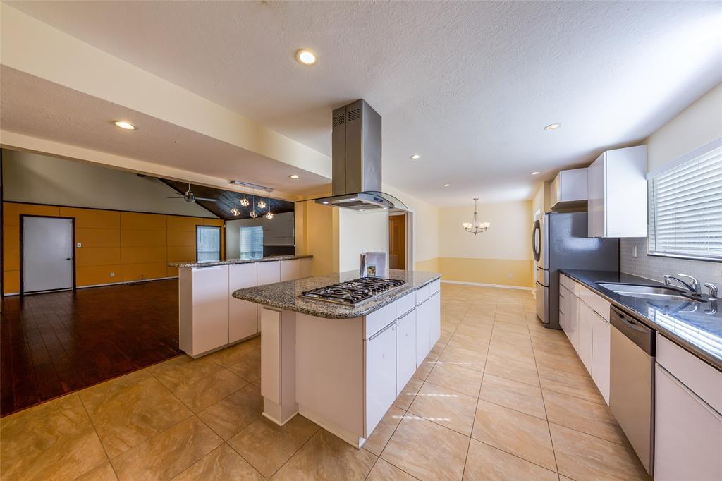715 2 St Ives Court, Houston, Texas 77079, 4 Bedrooms Bedrooms, 10 Rooms Rooms,2 BathroomsBathrooms,Single-family,For Sale,St Ives,53489393