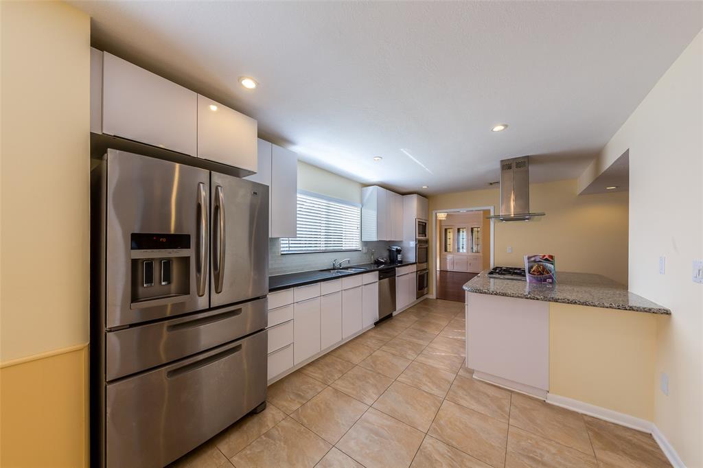 715 2 St Ives Court, Houston, Texas 77079, 4 Bedrooms Bedrooms, 10 Rooms Rooms,2 BathroomsBathrooms,Single-family,For Sale,St Ives,53489393