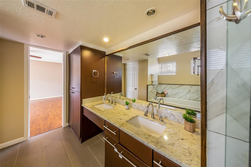 715 2 St Ives Court, Houston, Texas 77079, 4 Bedrooms Bedrooms, 10 Rooms Rooms,2 BathroomsBathrooms,Single-family,For Sale,St Ives,53489393