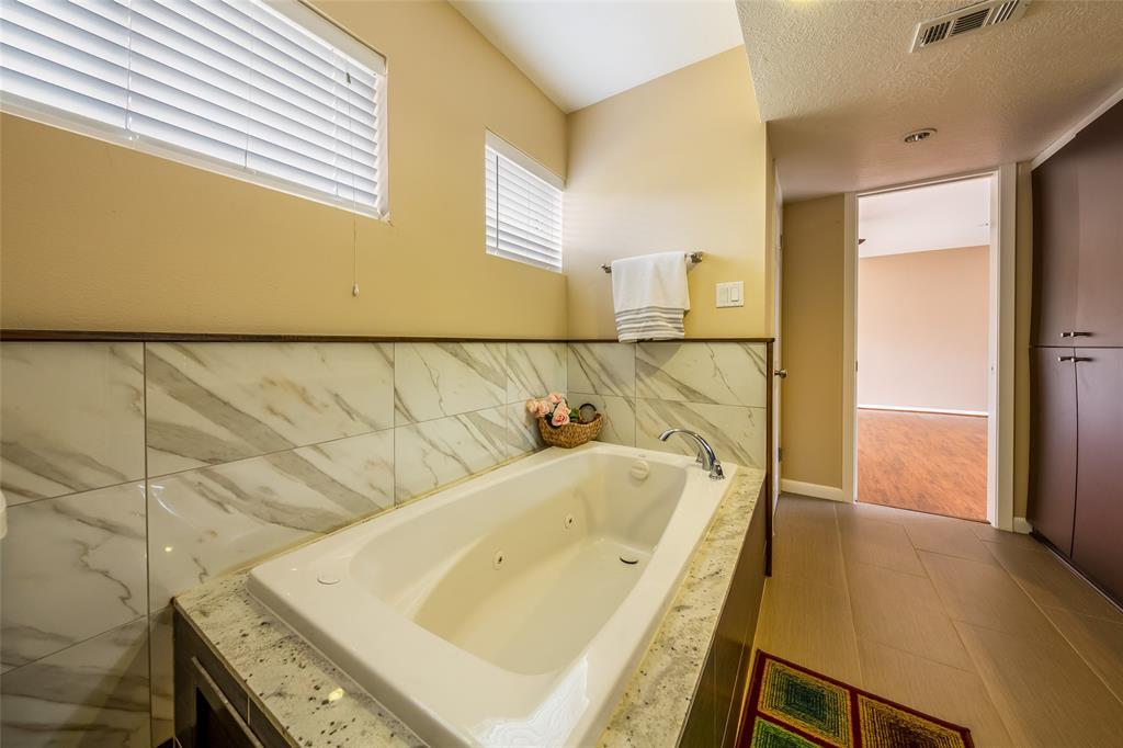 715 2 St Ives Court, Houston, Texas 77079, 4 Bedrooms Bedrooms, 10 Rooms Rooms,2 BathroomsBathrooms,Single-family,For Sale,St Ives,53489393