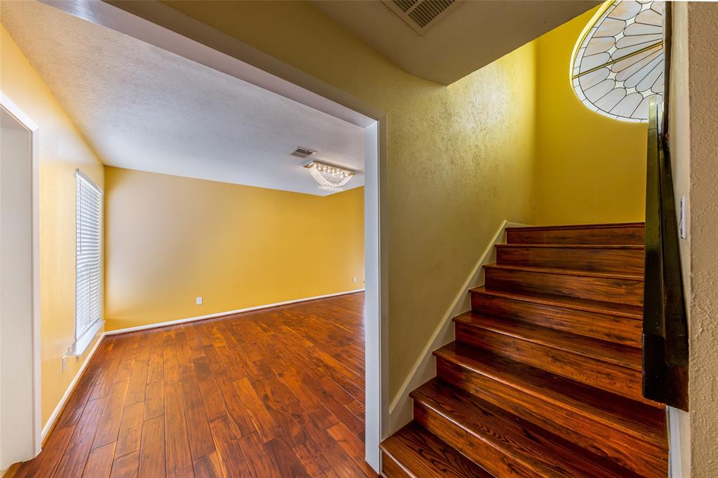 715 2 St Ives Court, Houston, Texas 77079, 4 Bedrooms Bedrooms, 10 Rooms Rooms,2 BathroomsBathrooms,Single-family,For Sale,St Ives,53489393