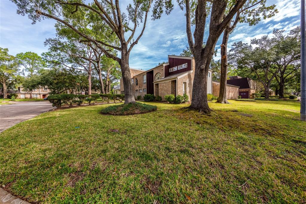 715 2 St Ives Court, Houston, Texas 77079, 4 Bedrooms Bedrooms, 10 Rooms Rooms,2 BathroomsBathrooms,Single-family,For Sale,St Ives,53489393