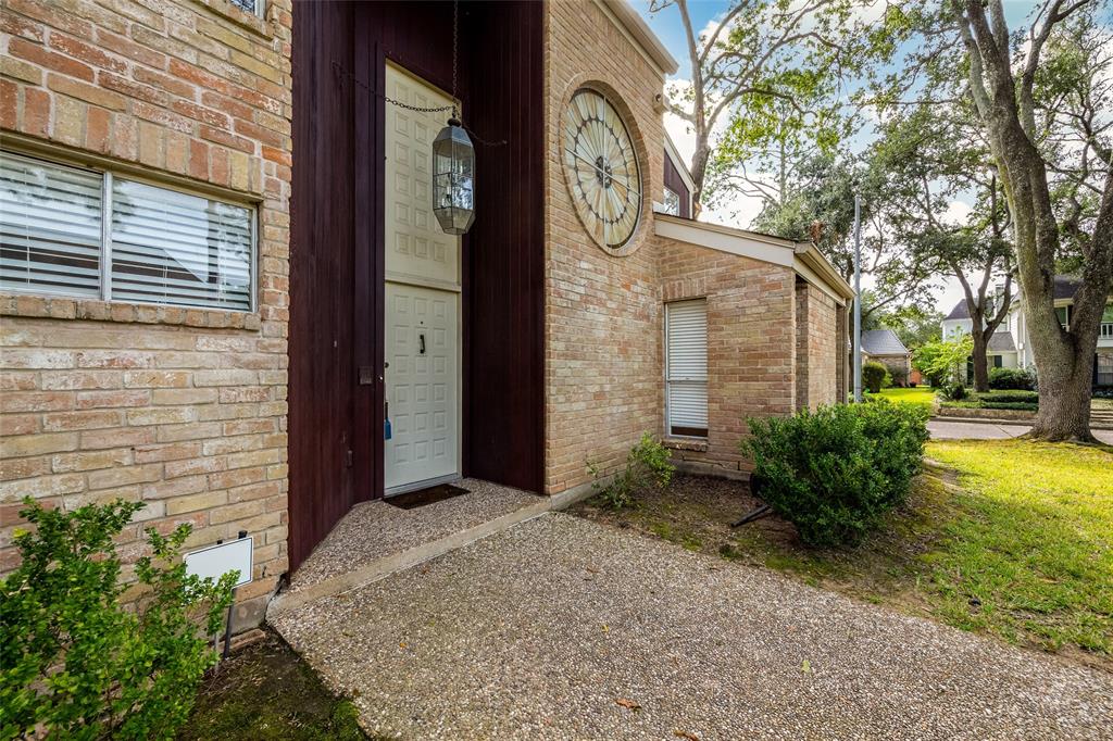 715 2 St Ives Court, Houston, Texas 77079, 4 Bedrooms Bedrooms, 10 Rooms Rooms,2 BathroomsBathrooms,Single-family,For Sale,St Ives,53489393