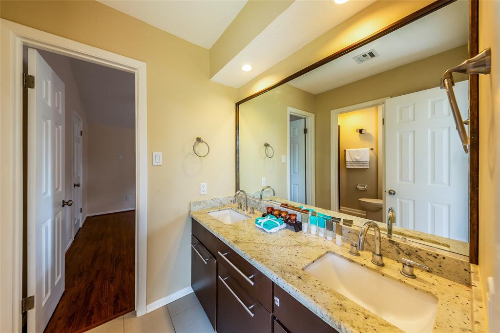 715 2 St Ives Court, Houston, Texas 77079, 4 Bedrooms Bedrooms, 10 Rooms Rooms,2 BathroomsBathrooms,Single-family,For Sale,St Ives,53489393