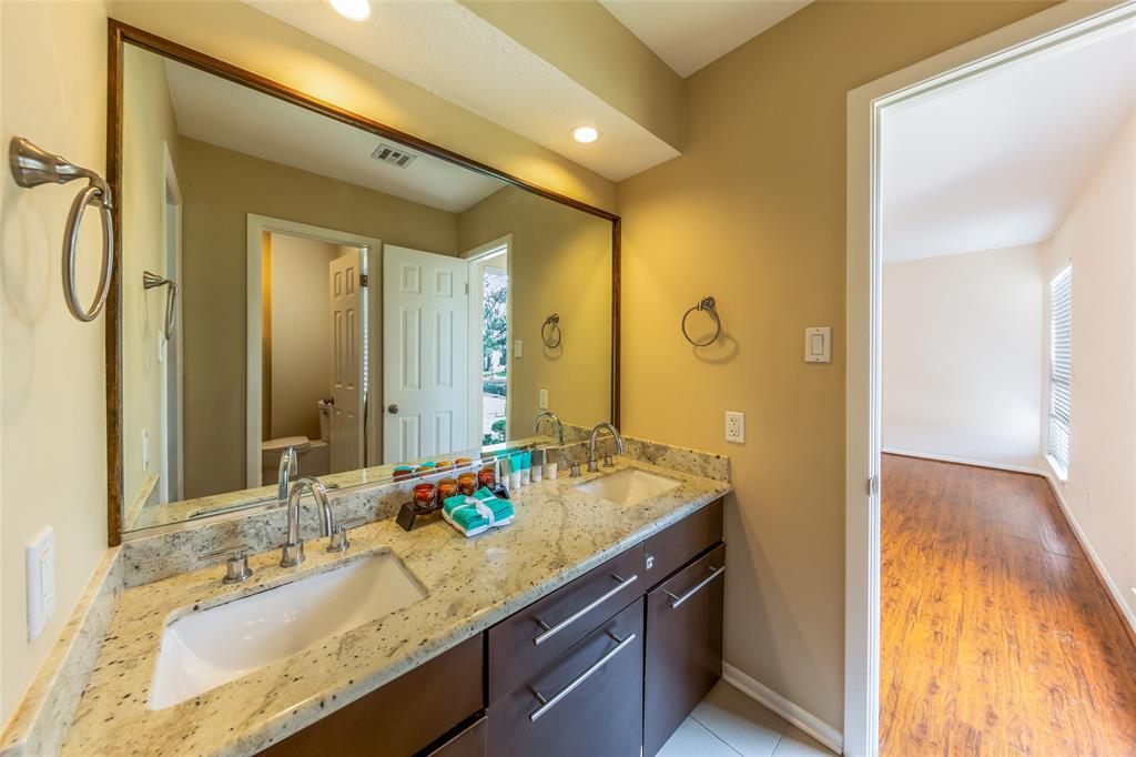 715 2 St Ives Court, Houston, Texas 77079, 4 Bedrooms Bedrooms, 10 Rooms Rooms,2 BathroomsBathrooms,Single-family,For Sale,St Ives,53489393