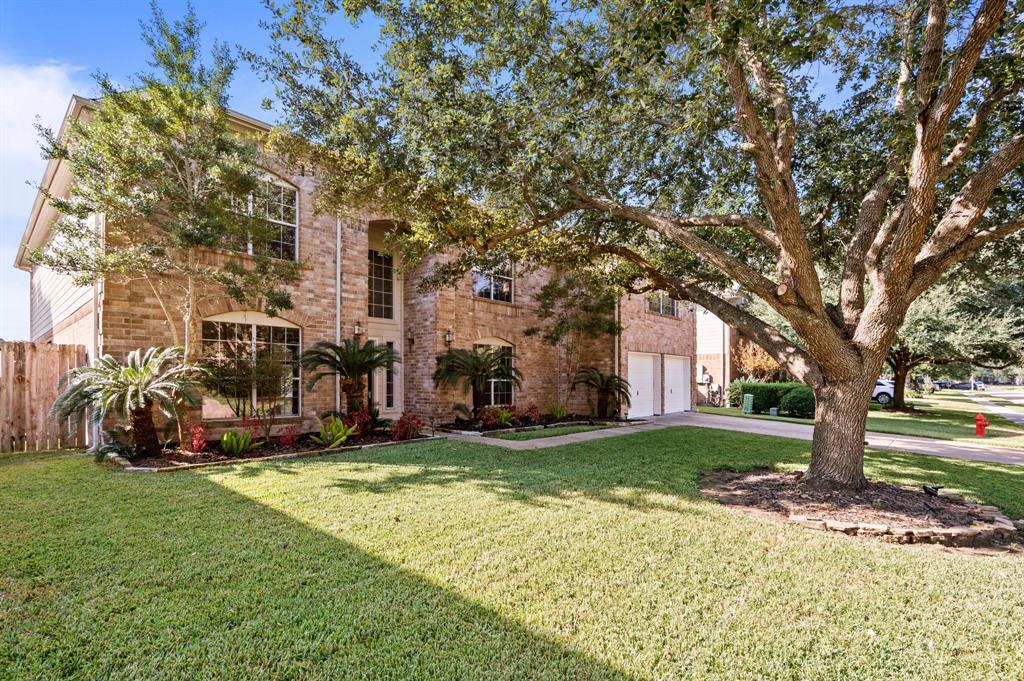 5945 2 Whispering Lakes Drive, Katy, Texas 77493, 5 Bedrooms Bedrooms, 12 Rooms Rooms,3 BathroomsBathrooms,Single-family,For Sale,Whispering Lakes,767182