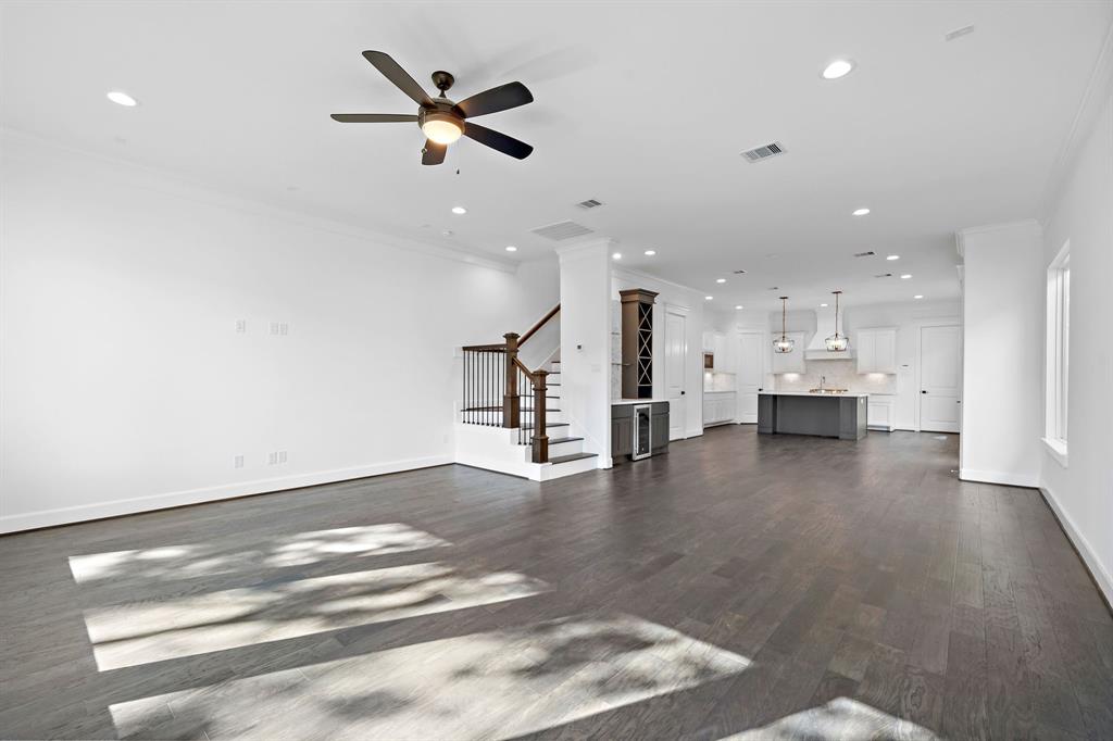 324 2 28th Street, Houston, Texas 77008, 3 Bedrooms Bedrooms, 8 Rooms Rooms,2 BathroomsBathrooms,Single-family,For Sale,28th,82185323