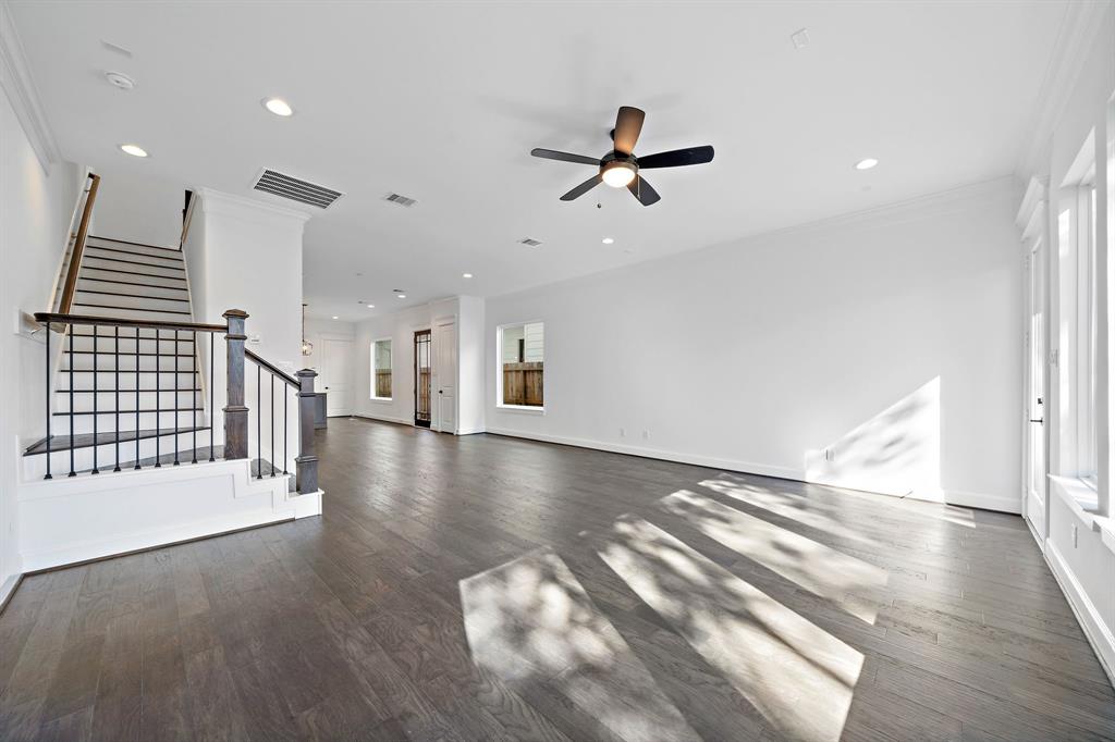 324 2 28th Street, Houston, Texas 77008, 3 Bedrooms Bedrooms, 8 Rooms Rooms,2 BathroomsBathrooms,Single-family,For Sale,28th,82185323