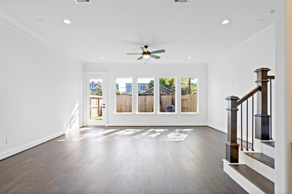 324 2 28th Street, Houston, Texas 77008, 3 Bedrooms Bedrooms, 8 Rooms Rooms,2 BathroomsBathrooms,Single-family,For Sale,28th,82185323