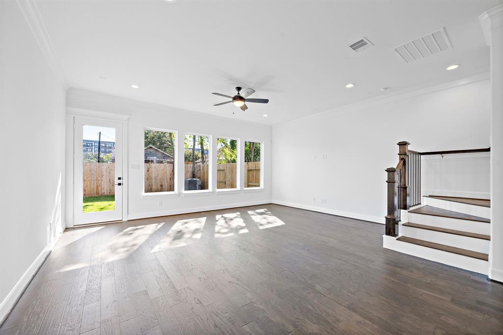 324 2 28th Street, Houston, Texas 77008, 3 Bedrooms Bedrooms, 8 Rooms Rooms,2 BathroomsBathrooms,Single-family,For Sale,28th,82185323