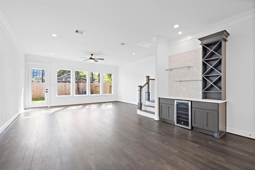324 2 28th Street, Houston, Texas 77008, 3 Bedrooms Bedrooms, 8 Rooms Rooms,2 BathroomsBathrooms,Single-family,For Sale,28th,82185323