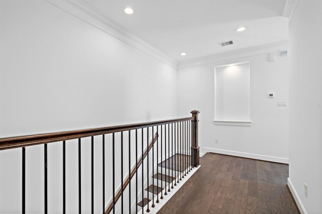 324 2 28th Street, Houston, Texas 77008, 3 Bedrooms Bedrooms, 8 Rooms Rooms,2 BathroomsBathrooms,Single-family,For Sale,28th,82185323