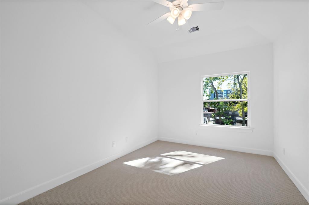 324 2 28th Street, Houston, Texas 77008, 3 Bedrooms Bedrooms, 8 Rooms Rooms,2 BathroomsBathrooms,Single-family,For Sale,28th,82185323