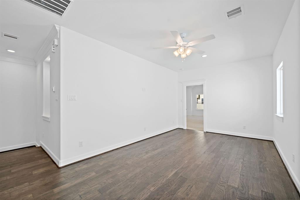 324 2 28th Street, Houston, Texas 77008, 3 Bedrooms Bedrooms, 8 Rooms Rooms,2 BathroomsBathrooms,Single-family,For Sale,28th,82185323